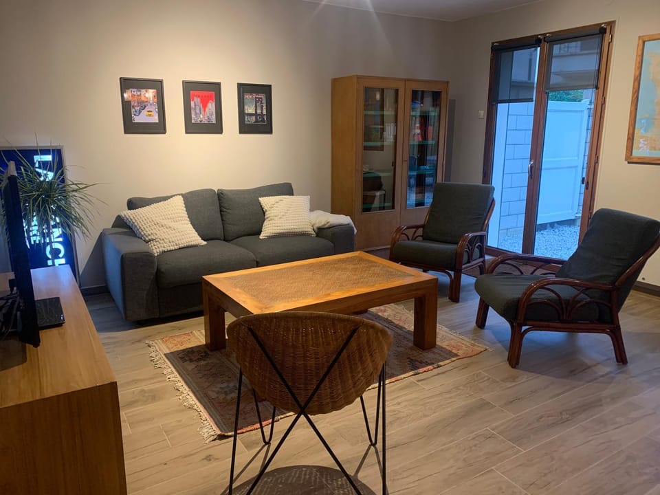 Living room, Seating area