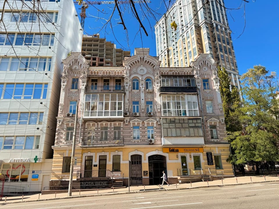 Property building, Location