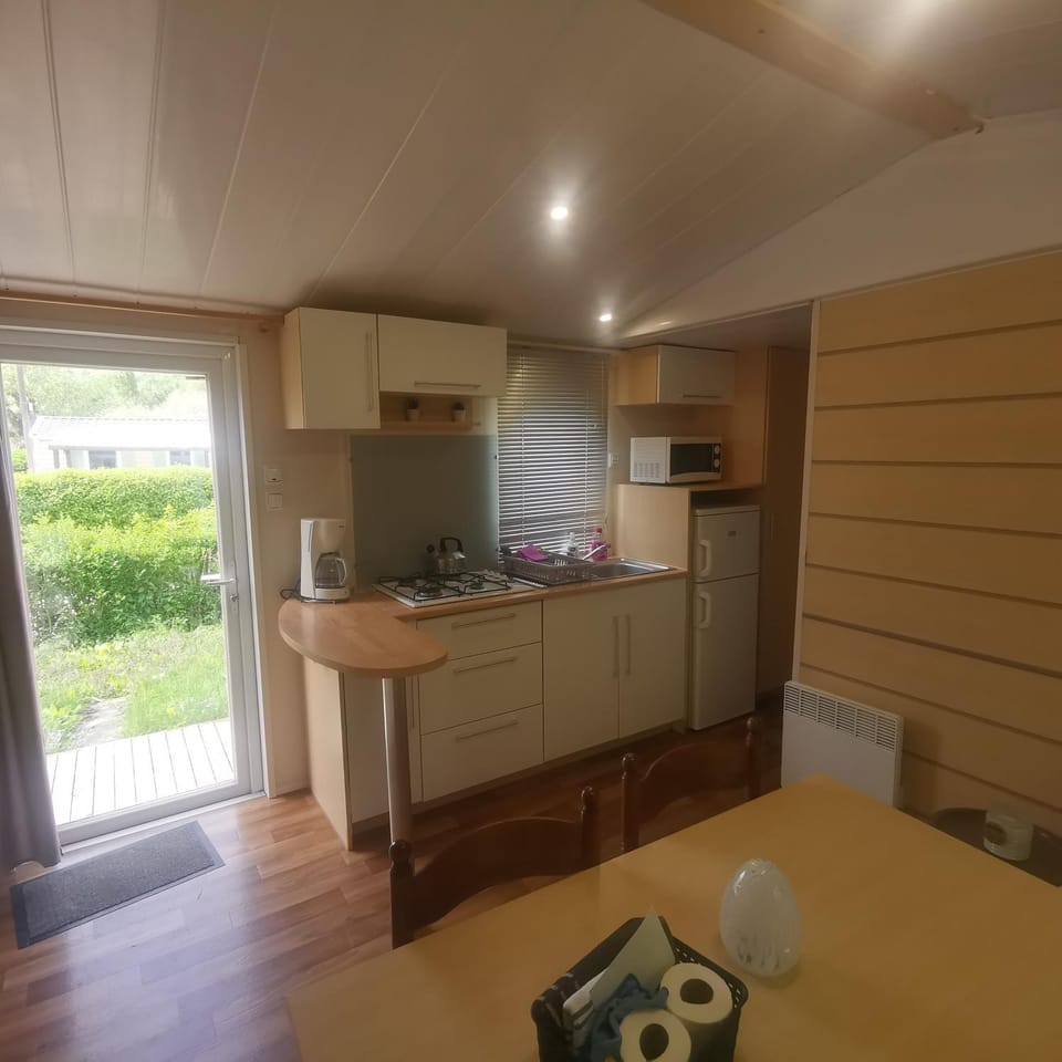 Paris Eure gestion - Mobilhome 2 chambres 5 personnes au calme Campground/ 
RV Resort in Centre-Val de Loire