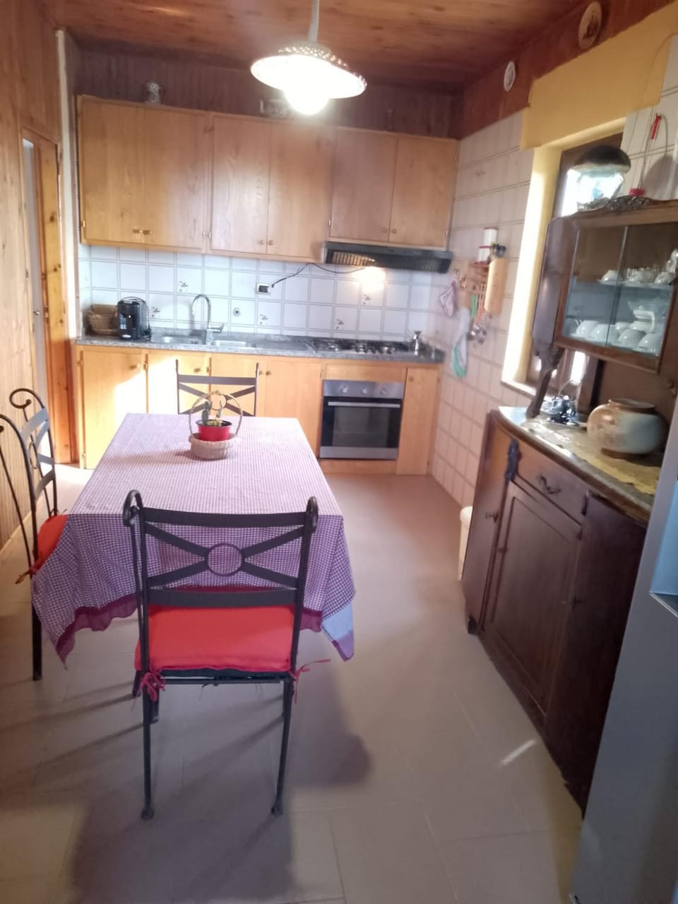Dining area, oven, stove