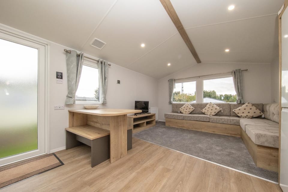 All in Haven - 3 Bed Brand New Caravan Valley Farm Campground/ 
RV Resort in Clacton-on-Sea