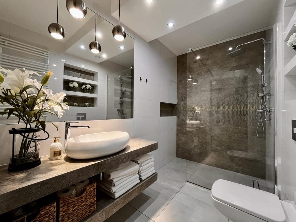 Shower, Toilet, Bathroom, towels