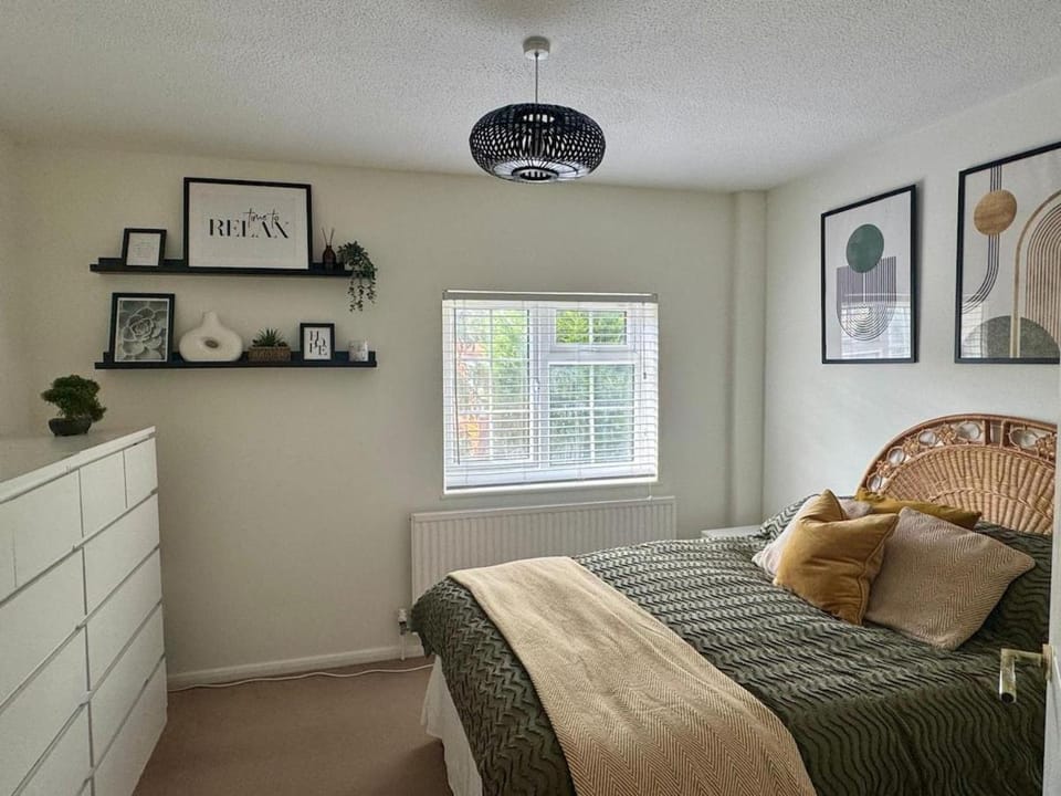 Modern 2-Bed Home with great location in Luton House in Luton