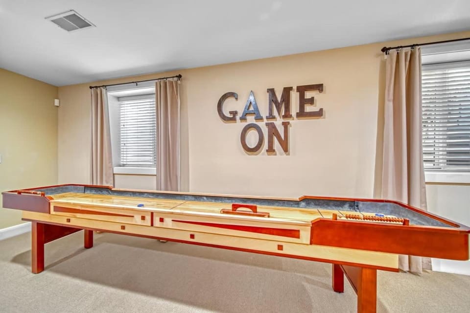 All In at Trailside - Community Pool Fire Pit Game Room Nature Trails House in South Haven