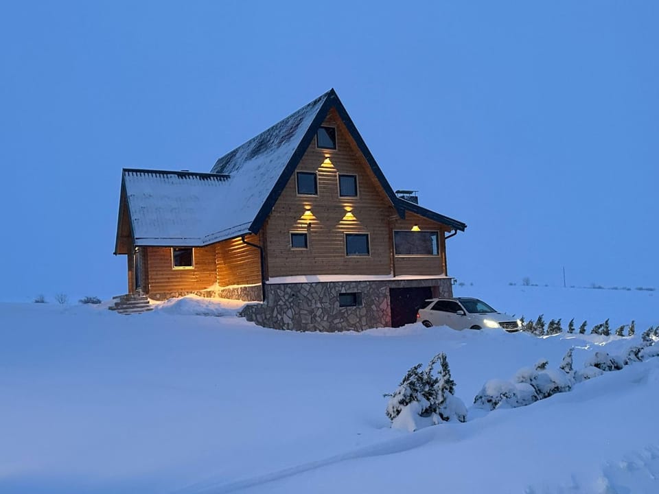 Property building, Natural landscape, Winter