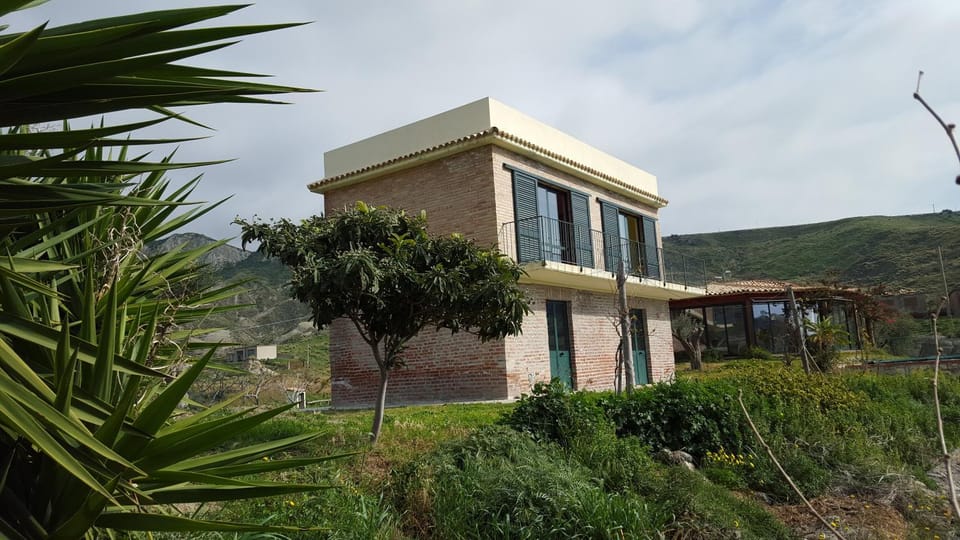 Property building, Facade/entrance, Garden, Floor plan, Garden view