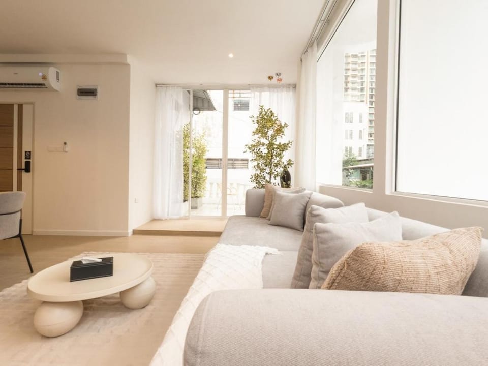 3 Bedroom for 6 Guests Family in the Heart of Sathorn Apartment in Bangkok