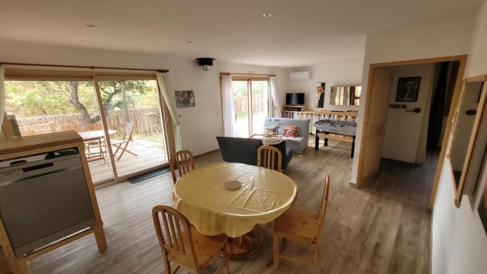TV and multimedia, Living room, Dining area