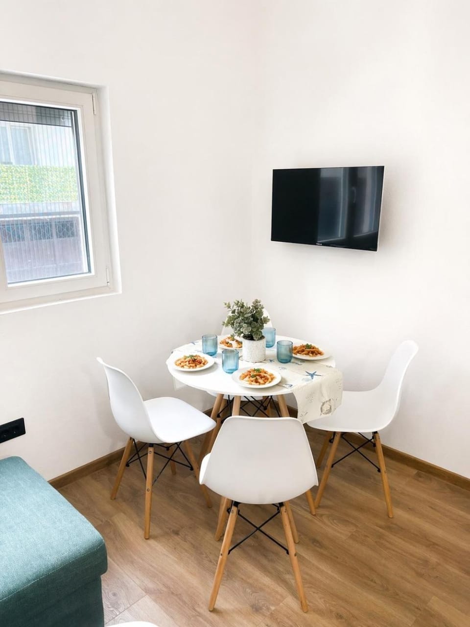 TV and multimedia, Living room, Seating area, Dining area, Evening entertainment