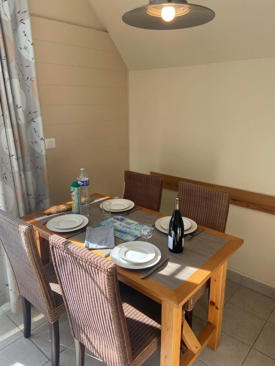Coffee/tea facilities, Living room, Seating area, Dining area