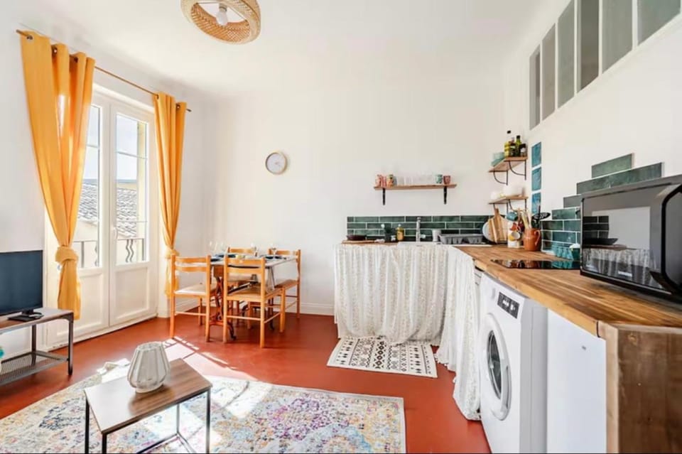 Kitchen or kitchenette, Living room, Dining area, dishwasher, minibar, oven, stove