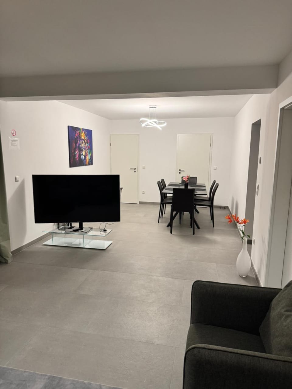 Communal lounge/ TV room, TV and multimedia, Living room, Seating area, Dining area, Evening entertainment