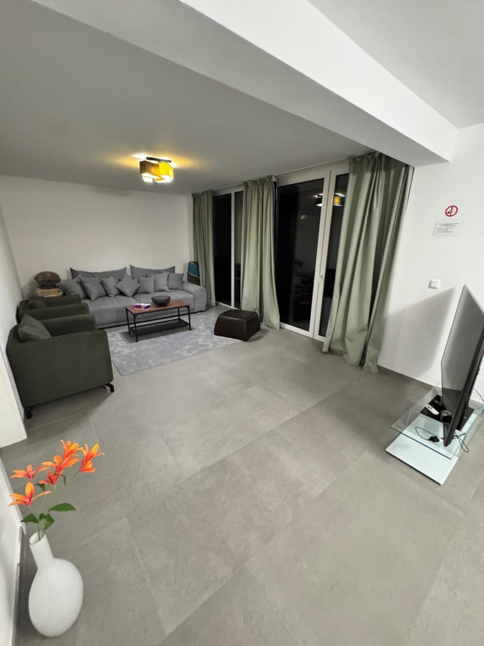Communal lounge/ TV room, TV and multimedia, Living room, Seating area, Evening entertainment