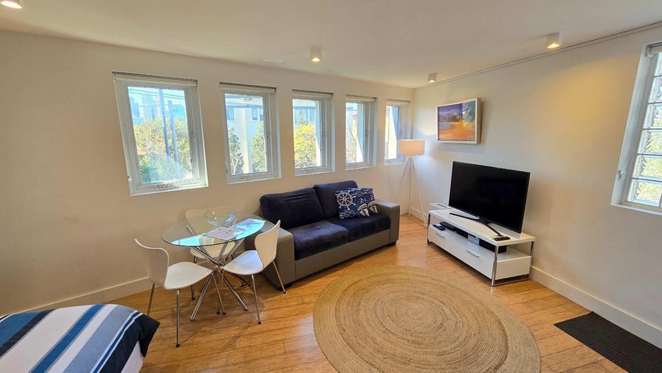 Spacious Studio Surrounded By Great Views Apartment in Sydney