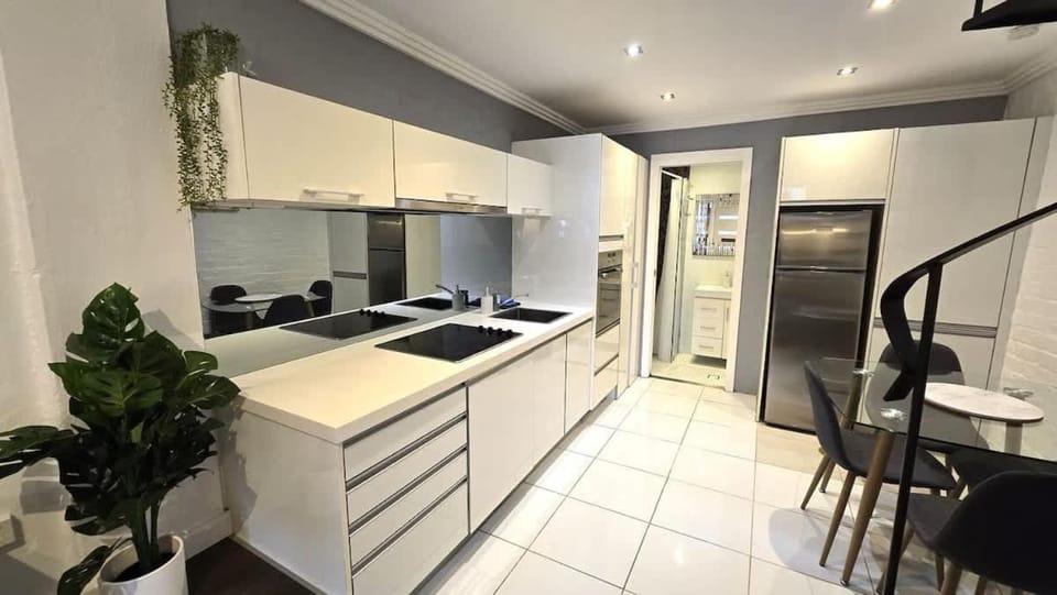 Sleek Darlinghurst 2 bed house in ideal location House in Surry Hills