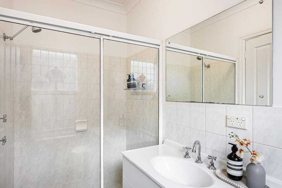 North Adelaide Townhouse Apartment in Adelaide