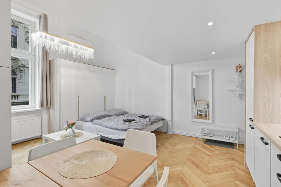 Bed, Kitchen or kitchenette, Photo of the whole room, Bedroom, towels, wardrobe