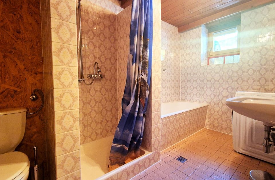 Shower, Toilet, Bathroom, Bath