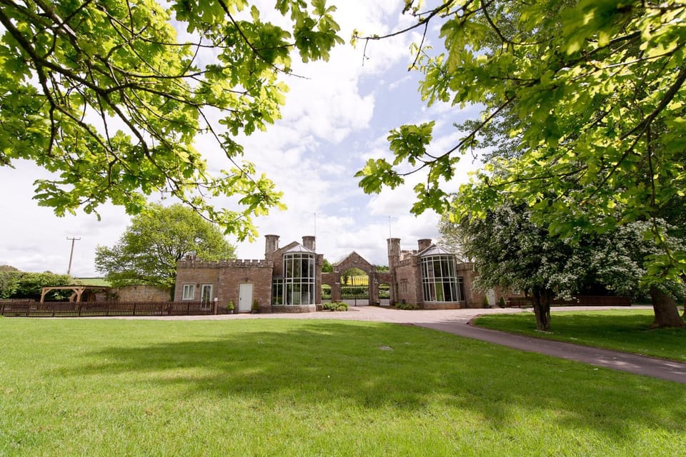 Property building, Spring, Day, Garden view