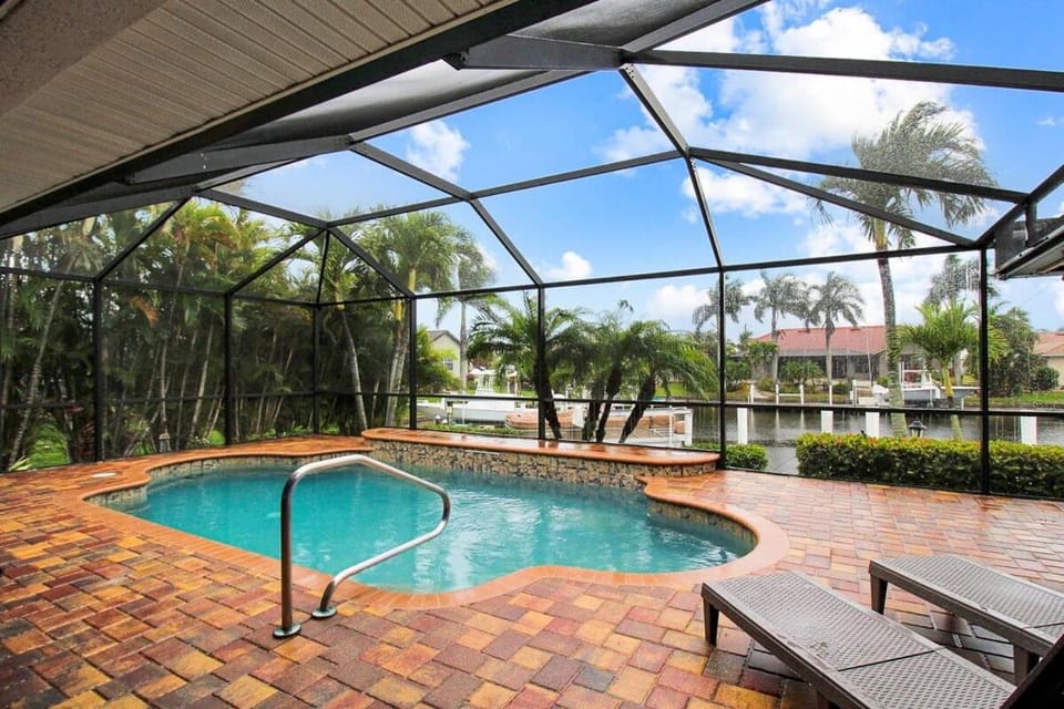 Day, Swimming pool, sunbed