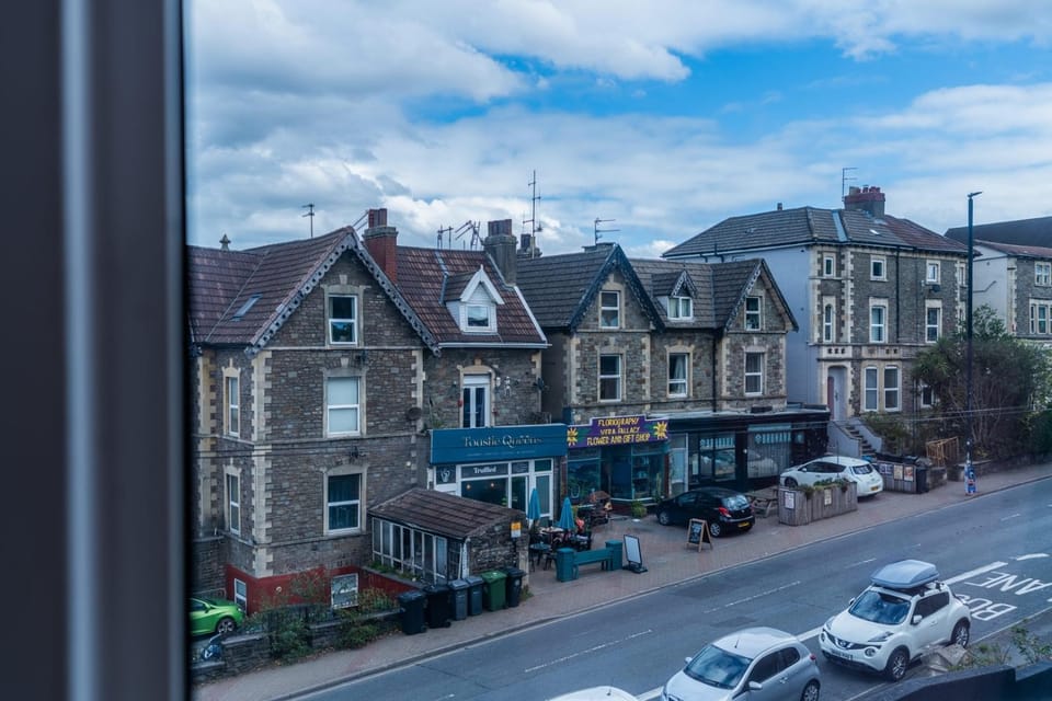 Pet friendly Totterdown flat, parking and views Apartment in Bristol
