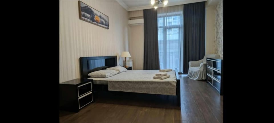 Bed, TV and multimedia, Photo of the whole room, Bedroom, towels