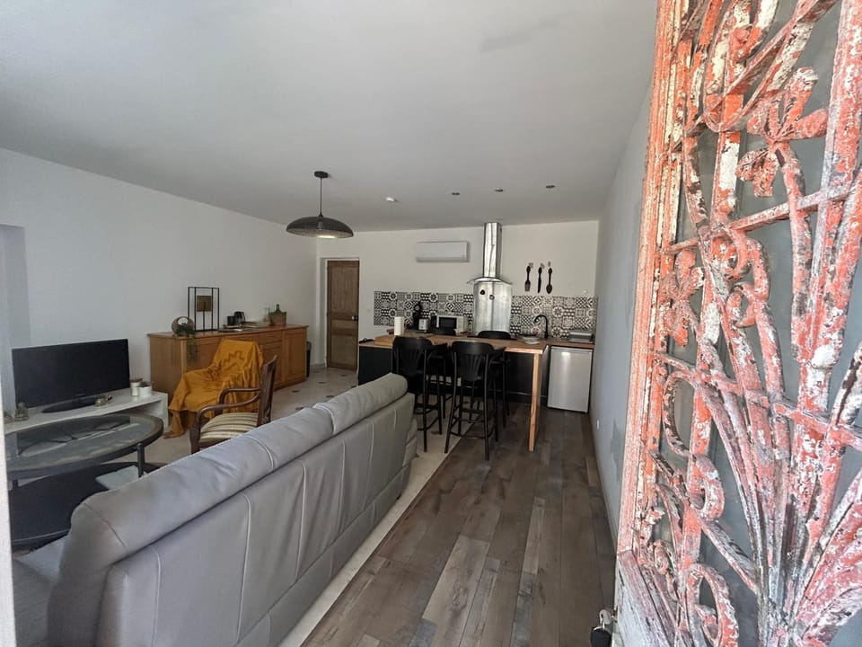 TV and multimedia, Kitchen or kitchenette