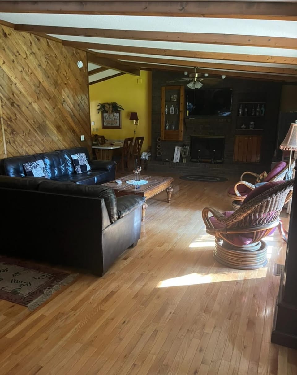 Communal lounge/ TV room