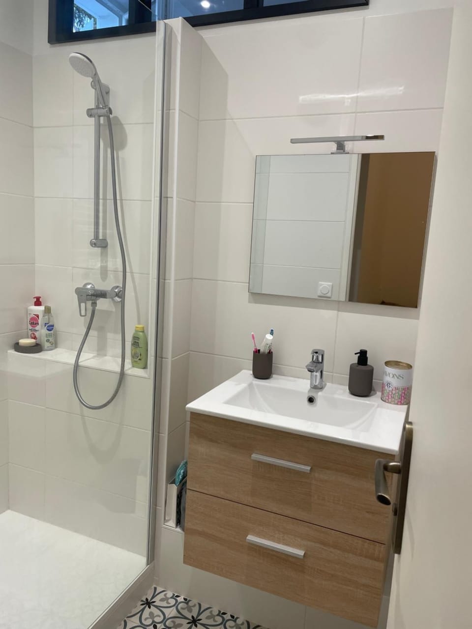 Shower, towels