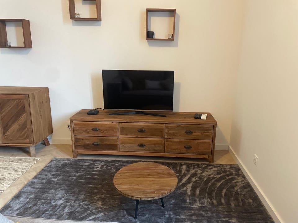Communal lounge/ TV room, TV and multimedia