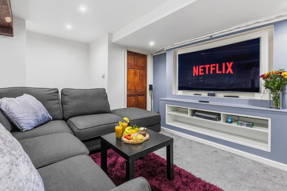 Communal lounge/ TV room, TV and multimedia