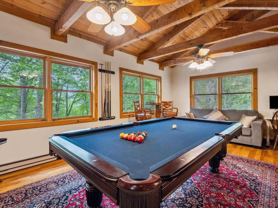 Appy Pappys Hot Tub 4BR House in Seven Devils