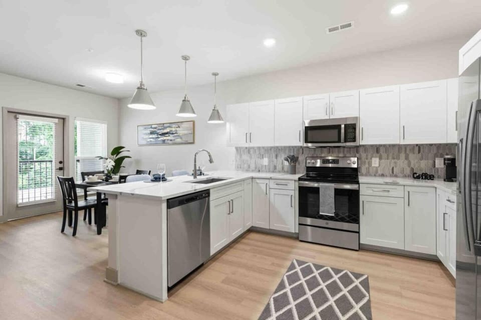 Upscale Living 5 Min From Downtown Apartment in Raleigh