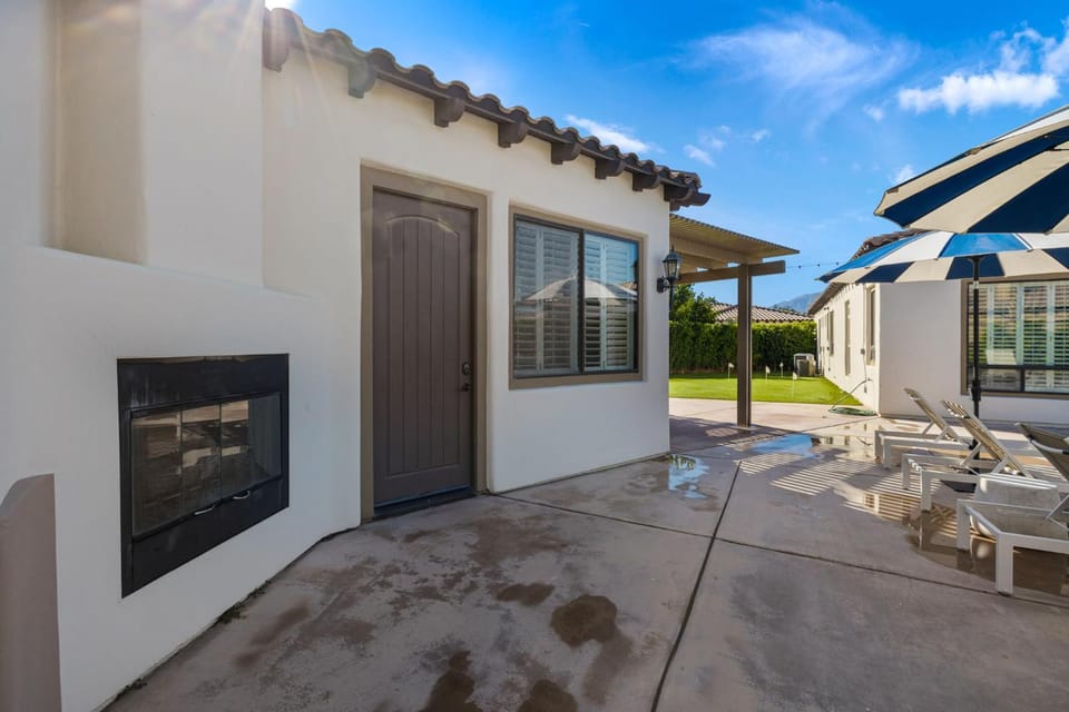 Vacation Home - 0.4 Acre- Indio Sapphire Oasis with Game Room House in La Quinta