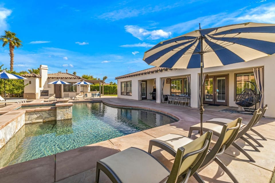 Vacation Home - 0.4 Acre- Indio Sapphire Oasis with Game Room House in La Quinta
