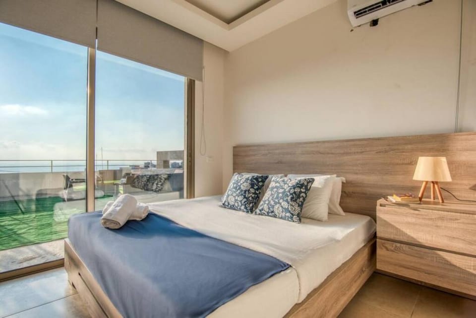 Bed, View (from property/room), Bedroom, towels, air conditioner