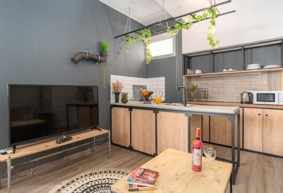 TV and multimedia, Kitchen or kitchenette, microwave