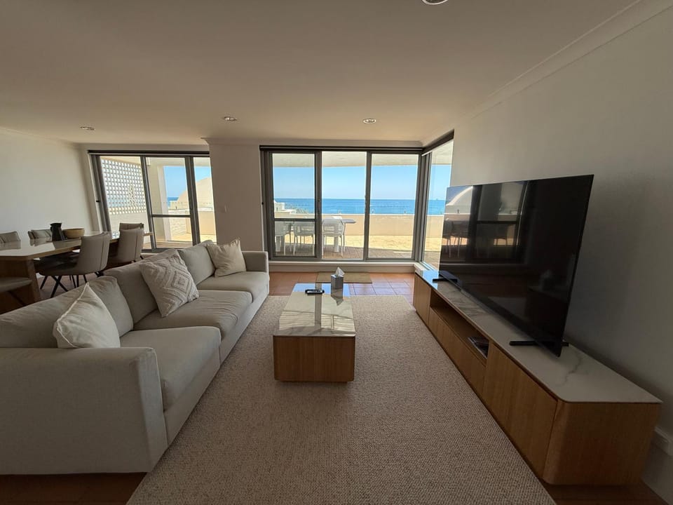 No.16 Penthouse Beach View Apartment Cottesloe Apartment in Perth