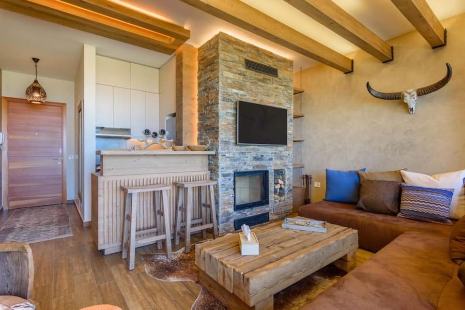 TV and multimedia, Kitchen or kitchenette, Living room, Seating area, fireplace