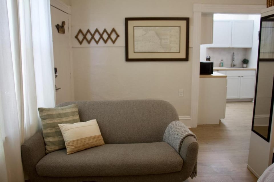 Simple Studio Walk Everywhere Apartment in St Petersburg