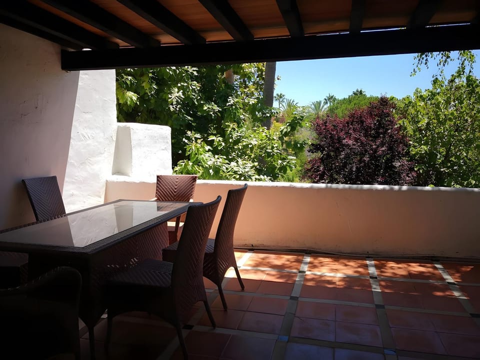 Property building, Balcony/Terrace, Living room