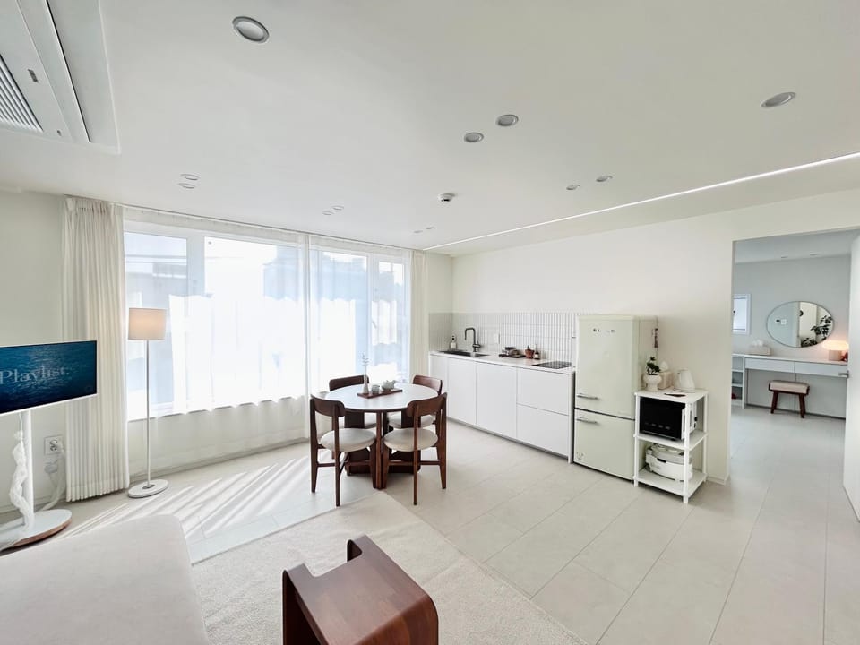 Kitchen or kitchenette, Living room, Dining area