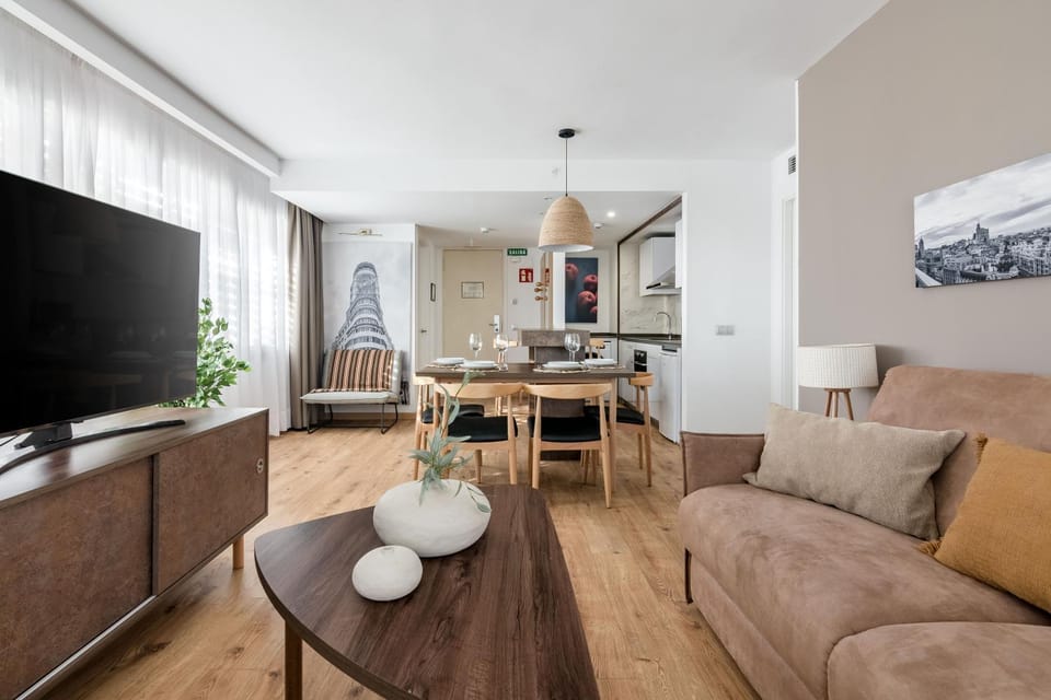 TV and multimedia, Seating area, Dining area