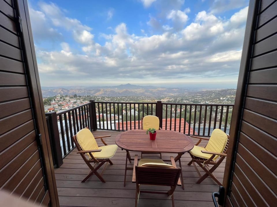 Natural landscape, View (from property/room), Balcony/Terrace