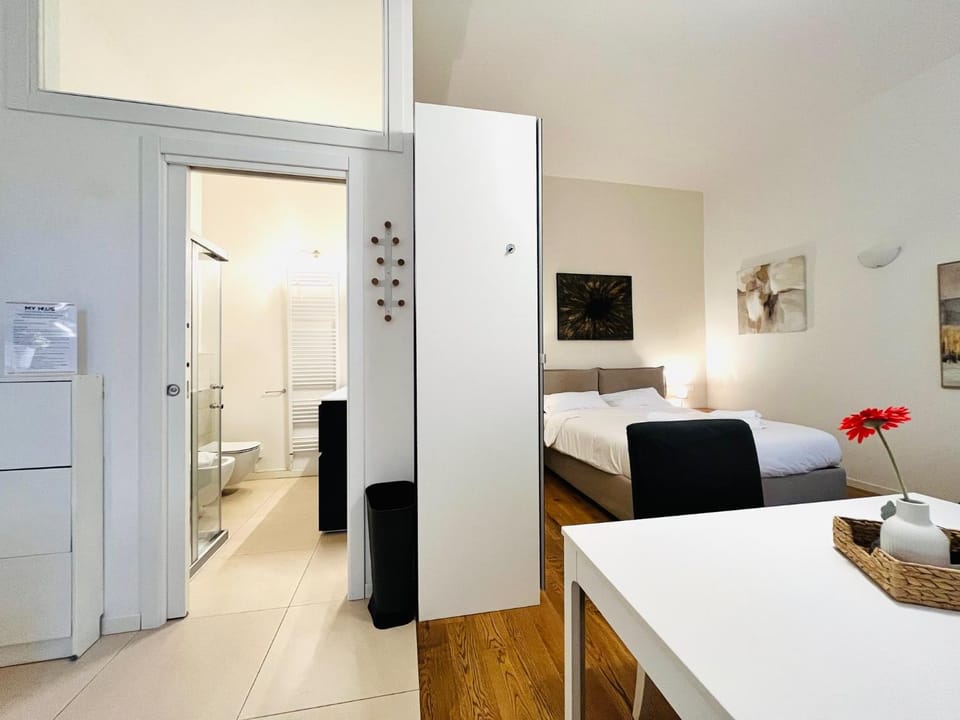Bed, Bathroom, Living room, Photo of the whole room, Seating area
