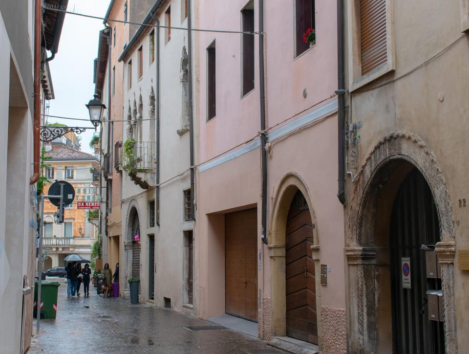 Neighbourhood, Street view