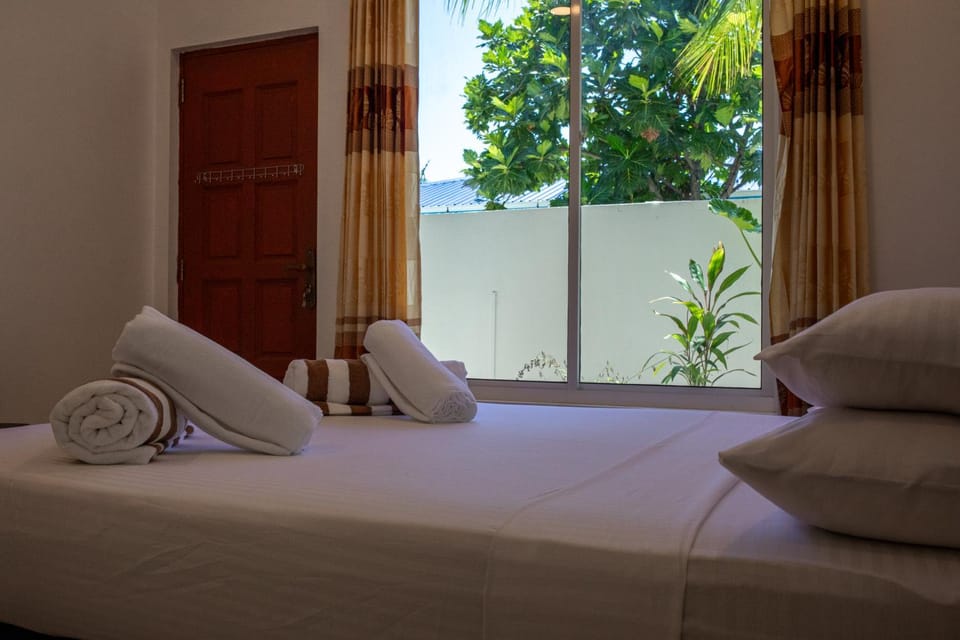 Bed, Bedroom, towels