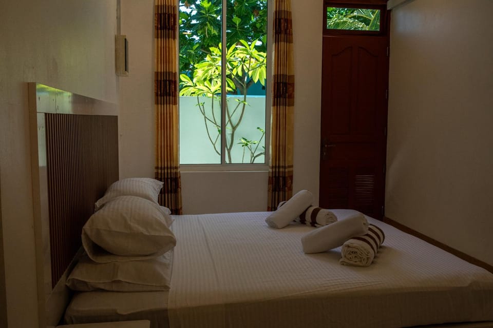 Bedroom, towels