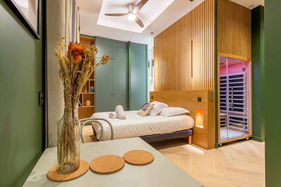 L'Exclusif Spa Suites Prestige Lyon Croix-Rousse Love hotel in Caluire-et-Cuire