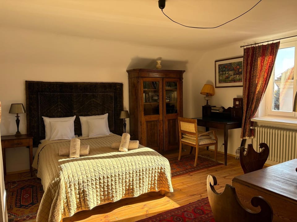 Bed, Photo of the whole room